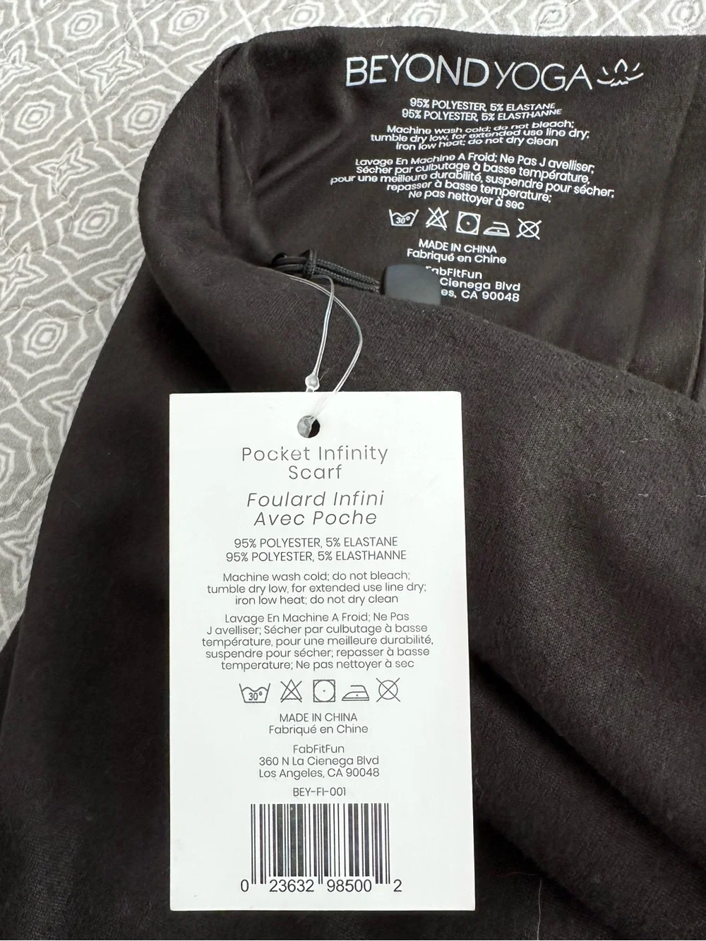 NEW! Beyond Yoga Hidden Pocket Infinity Scarf in Black Winter Walking Workout
